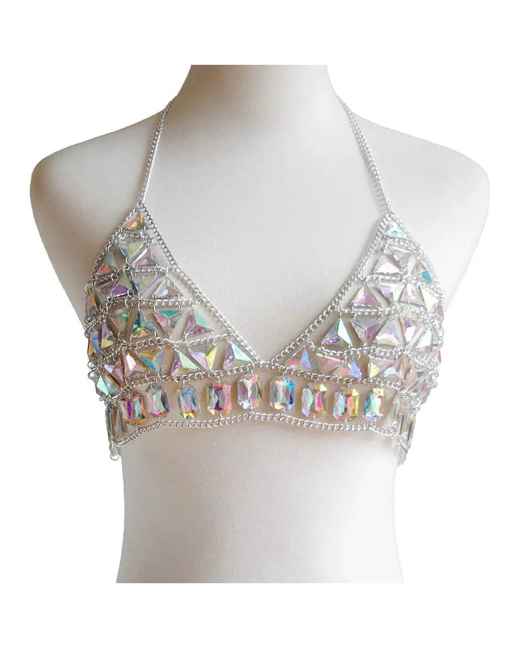 Ensemble haut et jupe avec pierres acryliques comprenant un débardeur orné de pierres acryliques étincelantes et des détails en chaîne.