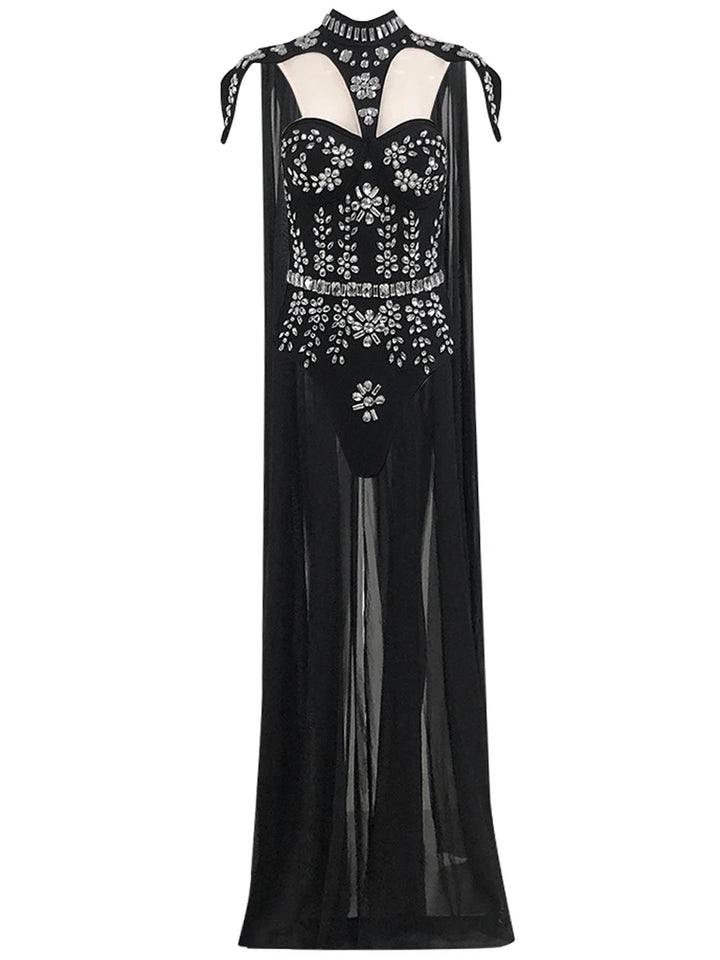 Rhinestone body met cape met fonkelende rhinestones en een dramatische doorschijnende cape.