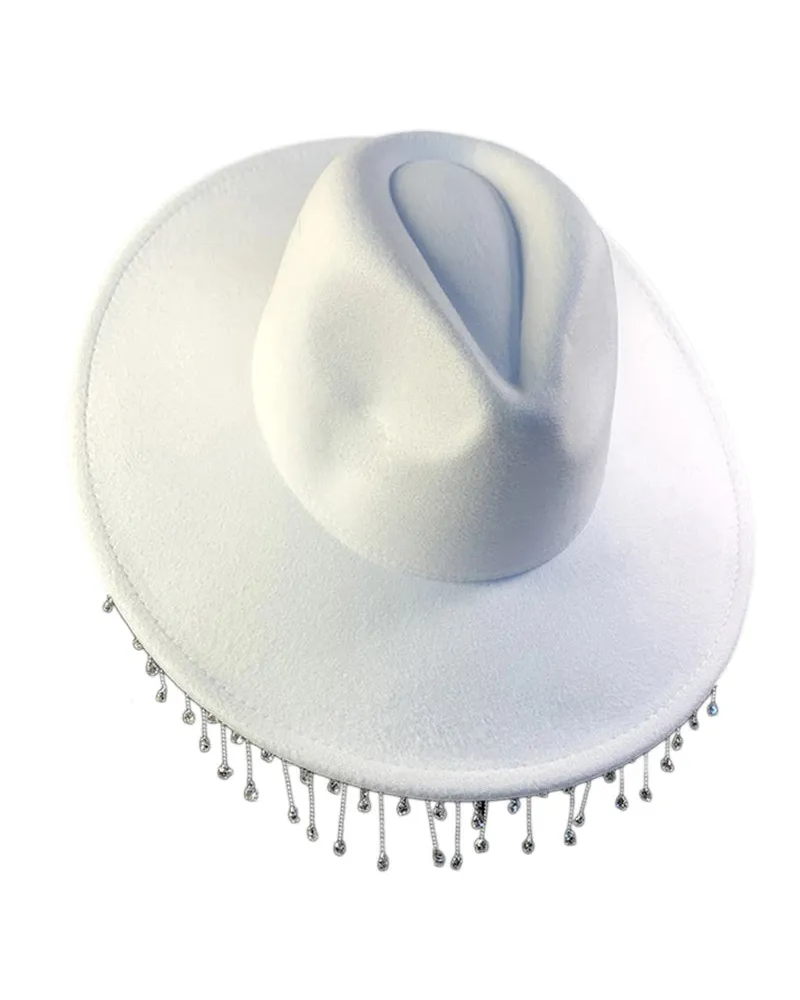Sombrero de vaquera blanco con flecos y pedrería