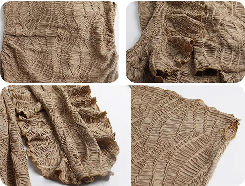 Primer plano de tela texturizada que muestra el diseño intrincado del material del Vestido con Capucha de Punto Jacquard.