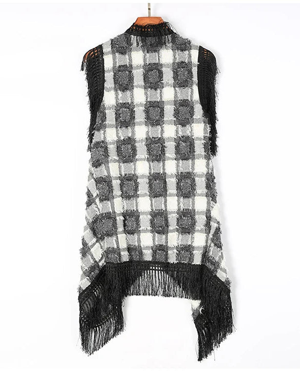 Gilet Lucian Boho à franges, mélange polyester-coton à carreaux noir et blanc avec franges noires dramatiques.