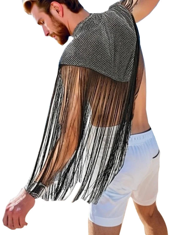 vue de dos d'un poncho de festival en filet noir avec des détails de franges fluides