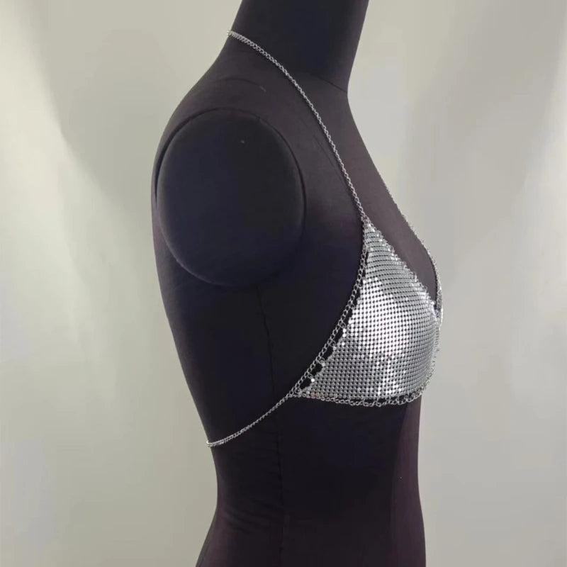 zijaanzicht spiegel metalen ketting bandje beha met glinsterende zilveren metalen kettingen