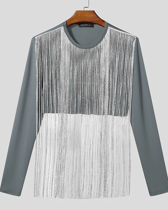 haut court gris à franges avec détails de franges en cascade vue rapprochée