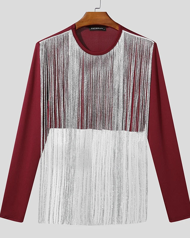 haut court à franges en rouge et blanc avec des détails de franges tombantes