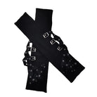 Fingerlose Ellbogenhandschuhe mit Ösenband, mit gotischem Ösendesign und verstellbaren Schnallen.