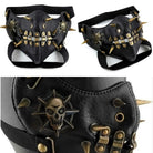 maschera facciale steampunk in pelle vista ravvicinata con punte e dettagli a teschio in nero