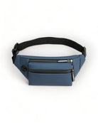 Riñonera impermeable en azul, elegante y funcional para festivales y actividades al aire libre.