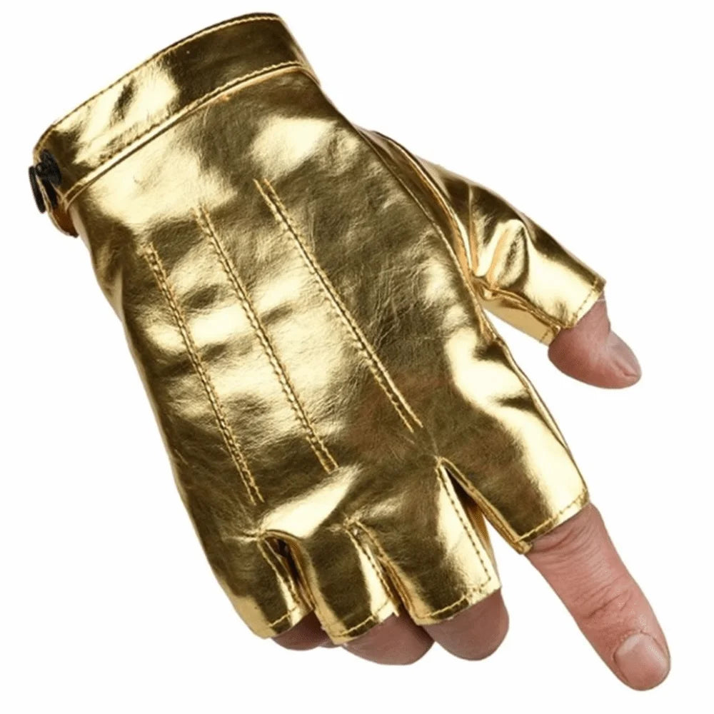 Ein goldener PU-Leder-Fingerhandschuh ohne Fingerspitzen, 9,5 x 15 cm, mit glänzendem Metallic-Finish und freiliegenden Fingerspitzen.