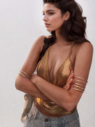 Top corto sin espalda con lentejuelas doradas