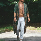 Kimono tribal vert Bali unisexe en rayonne avec imprimé géométrique, franges et fentes latérales.