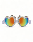 Gafas de Sol con forma de corazón, lentes coloridos y adornos con púas para un look audaz en festivales.