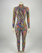 Mehrfarbiger Strass-Mesh-Jumpsuit mit psychedelischem Wirbelmuster, Stehkragen und langen Ärmeln.