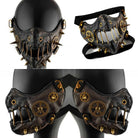 maschera facciale steampunk in pelle in primo piano con ingranaggi e punte, nera con accenti dorati
