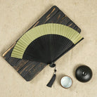 Abanico plegable de bambú negro y verde claro