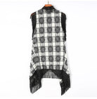 Gilet Lucian Boho à franges, mélange polyester-coton à carreaux noir et blanc avec franges noires dramatiques.