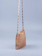 Bolso de lentejuelas metálicas con acabado metálico brillante y elegante correa de cadena para festivales y fiestas.