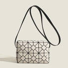 Bolso geométrico Stardust con un patrón único, perfecto para añadir estilo a los conjuntos de festival.