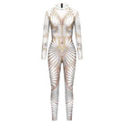 Phoenix kanten pailletten jumpsuit met strass-steentjes in een verbluffend wit en goud ontwerp met lange mouwen.