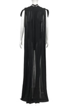 Body de pedrería con capa que presenta una dramática capa negra transparente y detalles de pedrería.