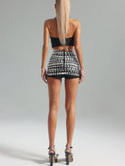Rhinestone strapless top en short met een stijlvolle achterkant en fonkelende strass-steentjes.