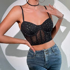 Tanktop mit Pailletten in Schwarz mit schimmernden Akzenten für einen schicken Festival-Look und zusätzlichen Glanz.