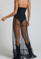 Vista trasera de un vestido de malla con lentejuelas, tul y estrellas, perfecto para festivales y fiestas.