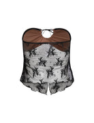 Ensemble sexy bustier et jupe à imprimé dentelle comprenant un haut en mesh noir avec des détails en dentelle délicate.