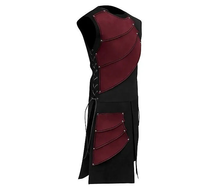 Bordeauxrote ärmellose Steampunk-Rüstungsweste mit diagonalen PU-Lederpaneelen, Metallnieten und seitlicher Schnürung.
