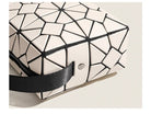 Bolso de mano Stardust Geométrico con un patrón geométrico único y un diseño elegante.