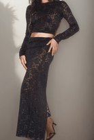 Ensemble chemise et jupe en dentelle noire