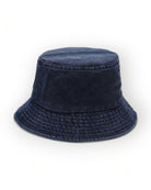 Sombrero tipo bucket lavado en mezclilla oscura con ala ancha, perfecto para festivales y un estilo casual y elegante.